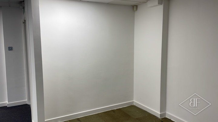 Plain white painted office room with new skirting, prepared before joinery work